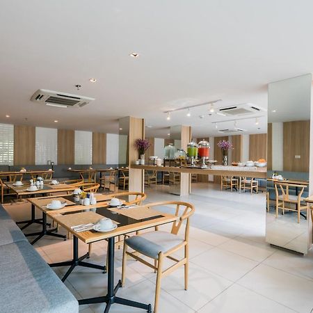 Rattanachol Hotel Csonburi Kültér fotó