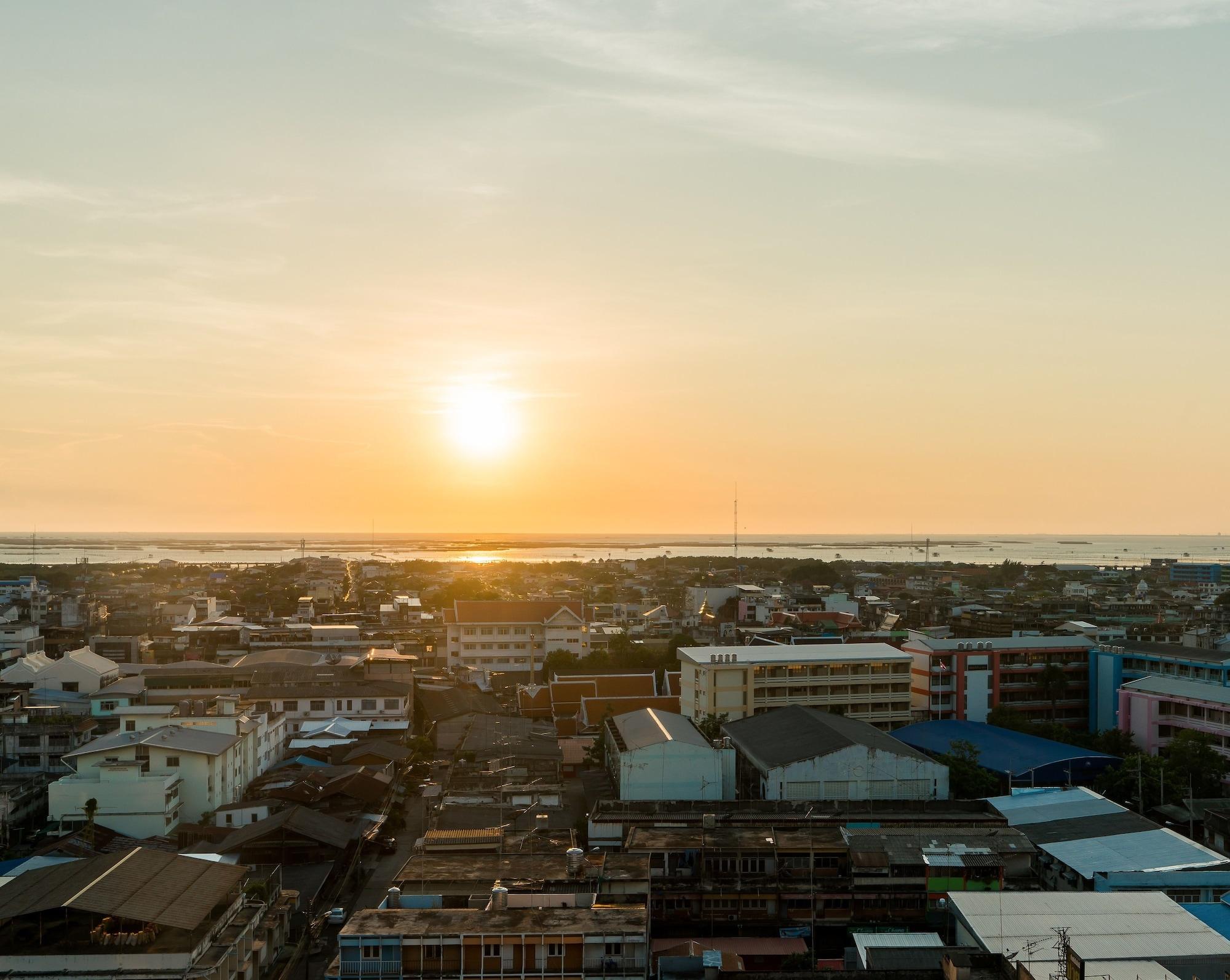 Rattanachol Hotel Csonburi Kültér fotó