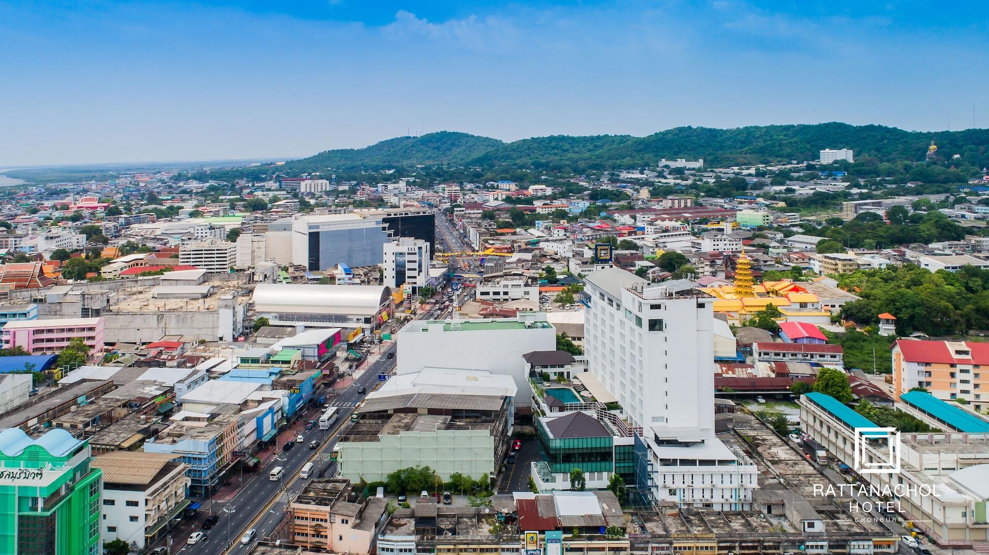 Rattanachol Hotel Csonburi Kültér fotó