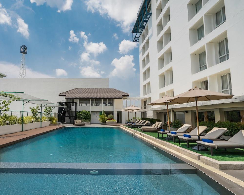 Rattanachol Hotel Csonburi Kültér fotó