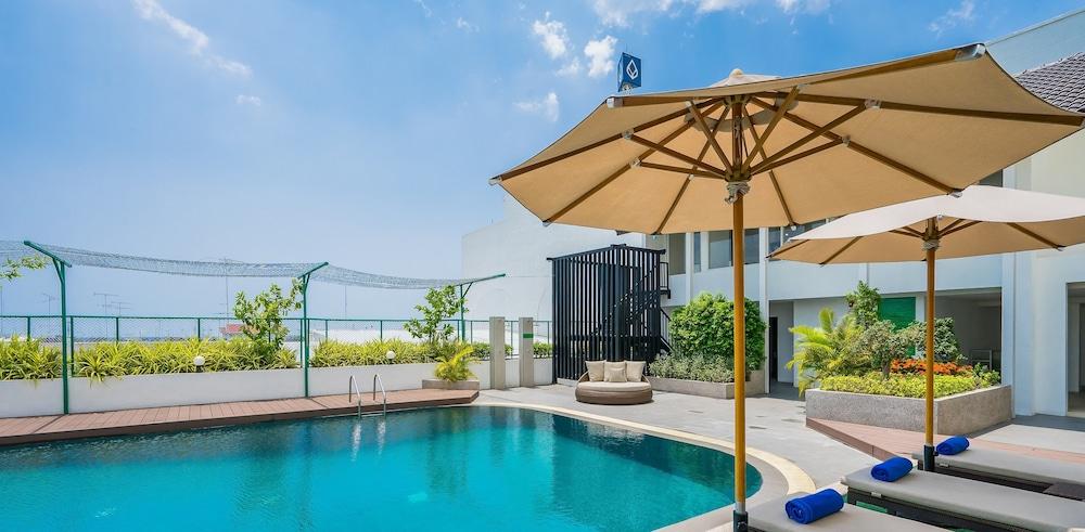 Rattanachol Hotel Csonburi Kültér fotó