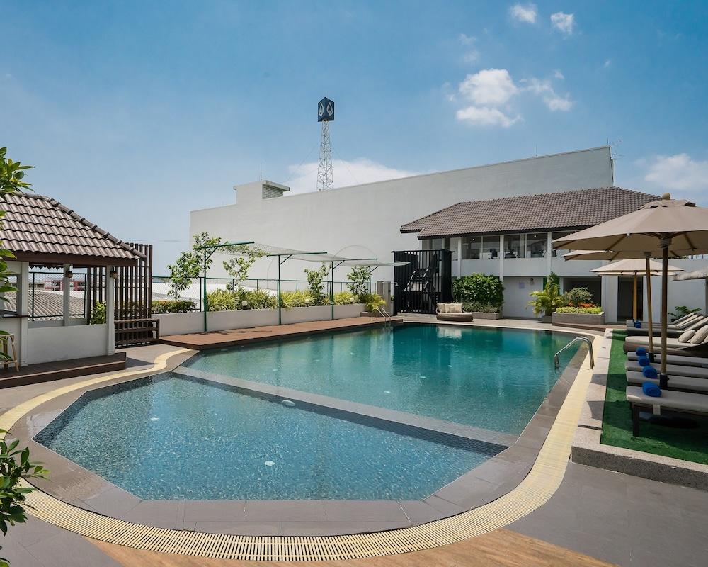 Rattanachol Hotel Csonburi Kültér fotó