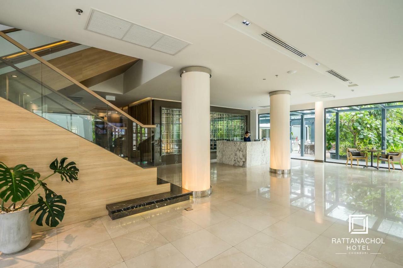 Rattanachol Hotel Csonburi Kültér fotó