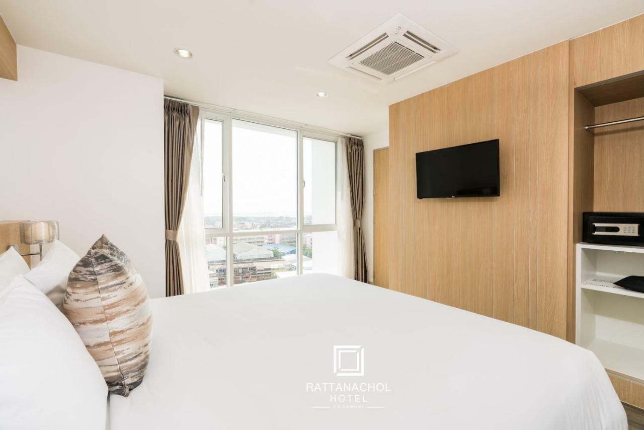 Rattanachol Hotel Csonburi Kültér fotó