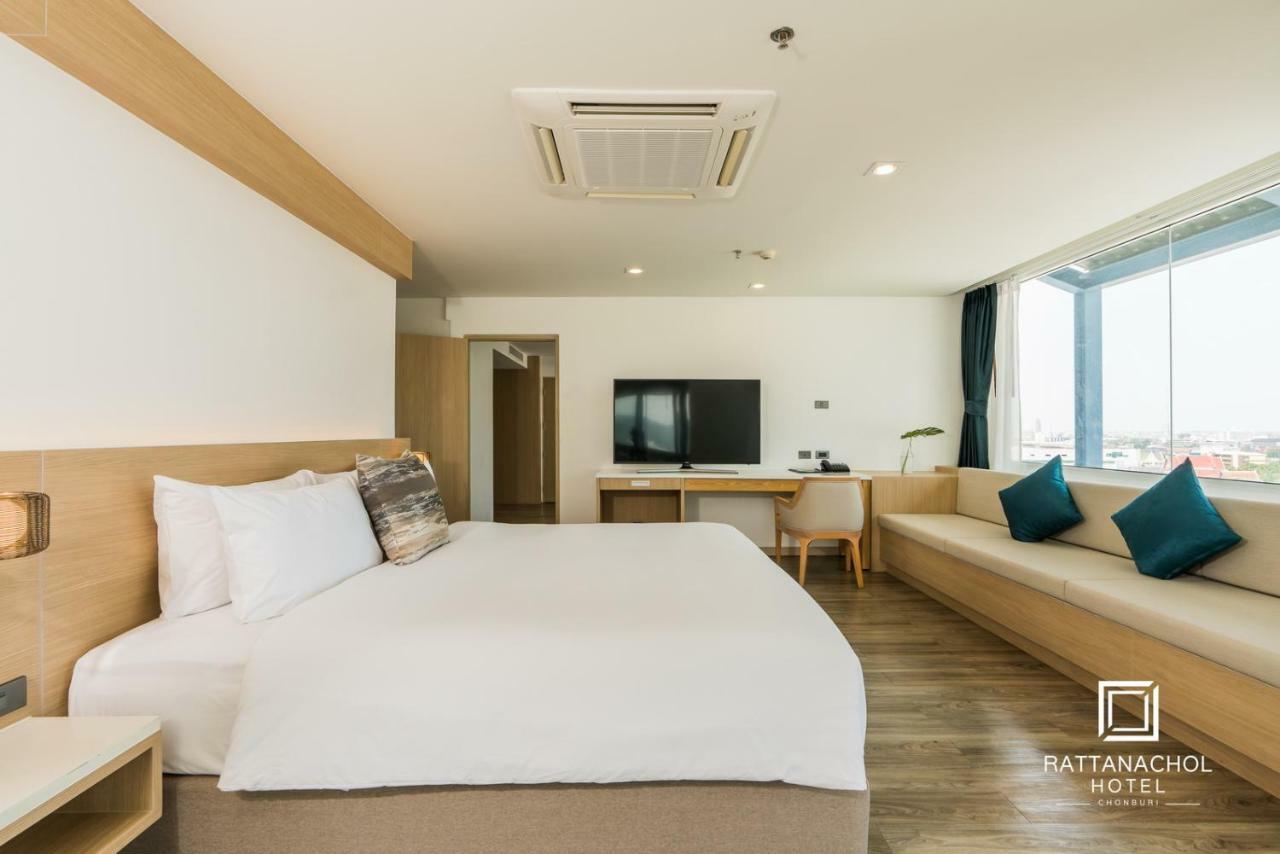 Rattanachol Hotel Csonburi Kültér fotó