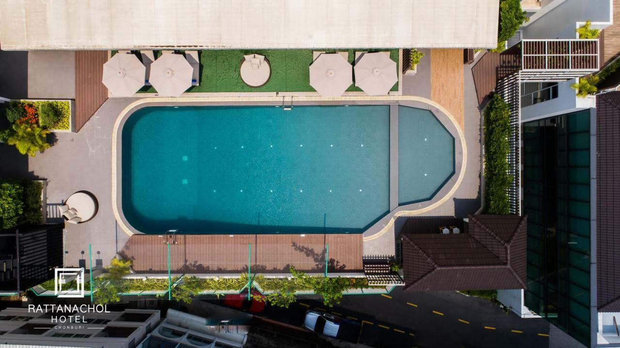Rattanachol Hotel Csonburi Kültér fotó