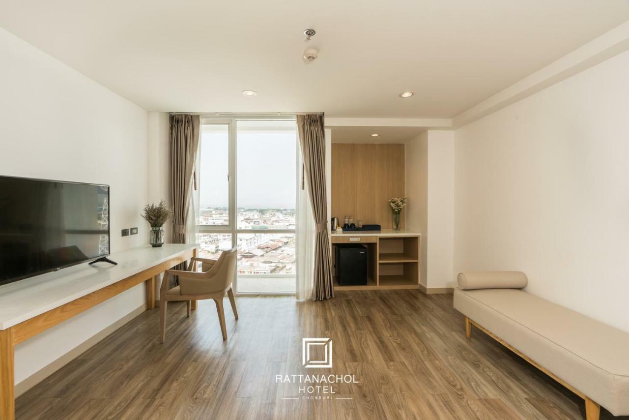 Rattanachol Hotel Csonburi Kültér fotó
