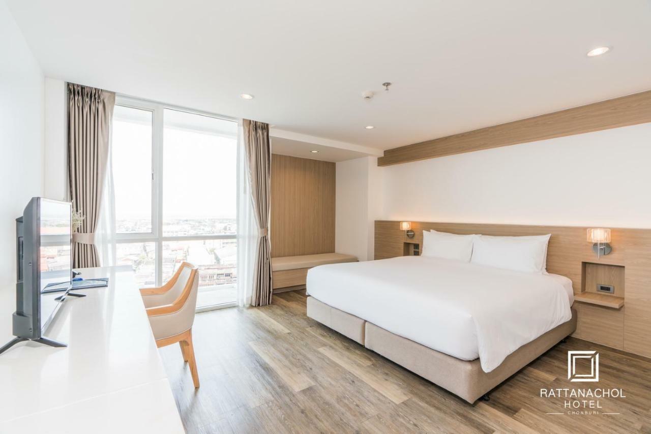 Rattanachol Hotel Csonburi Kültér fotó