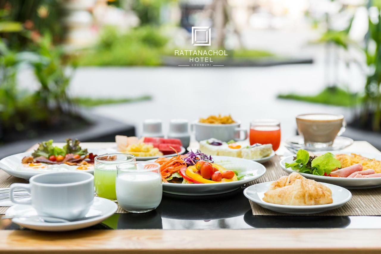 Rattanachol Hotel Csonburi Kültér fotó