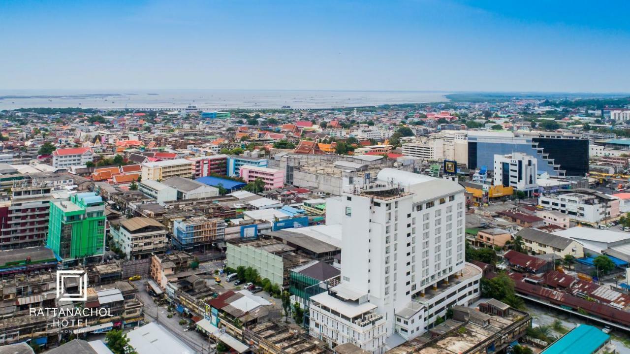Rattanachol Hotel Csonburi Kültér fotó