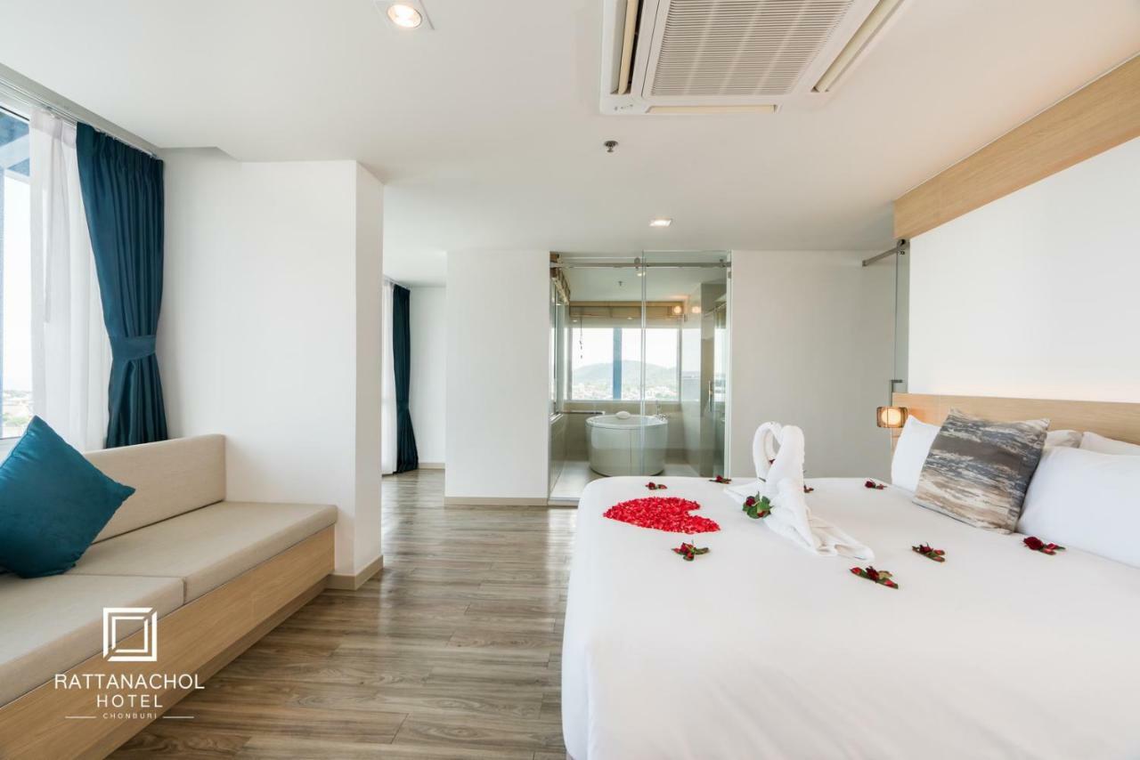 Rattanachol Hotel Csonburi Kültér fotó
