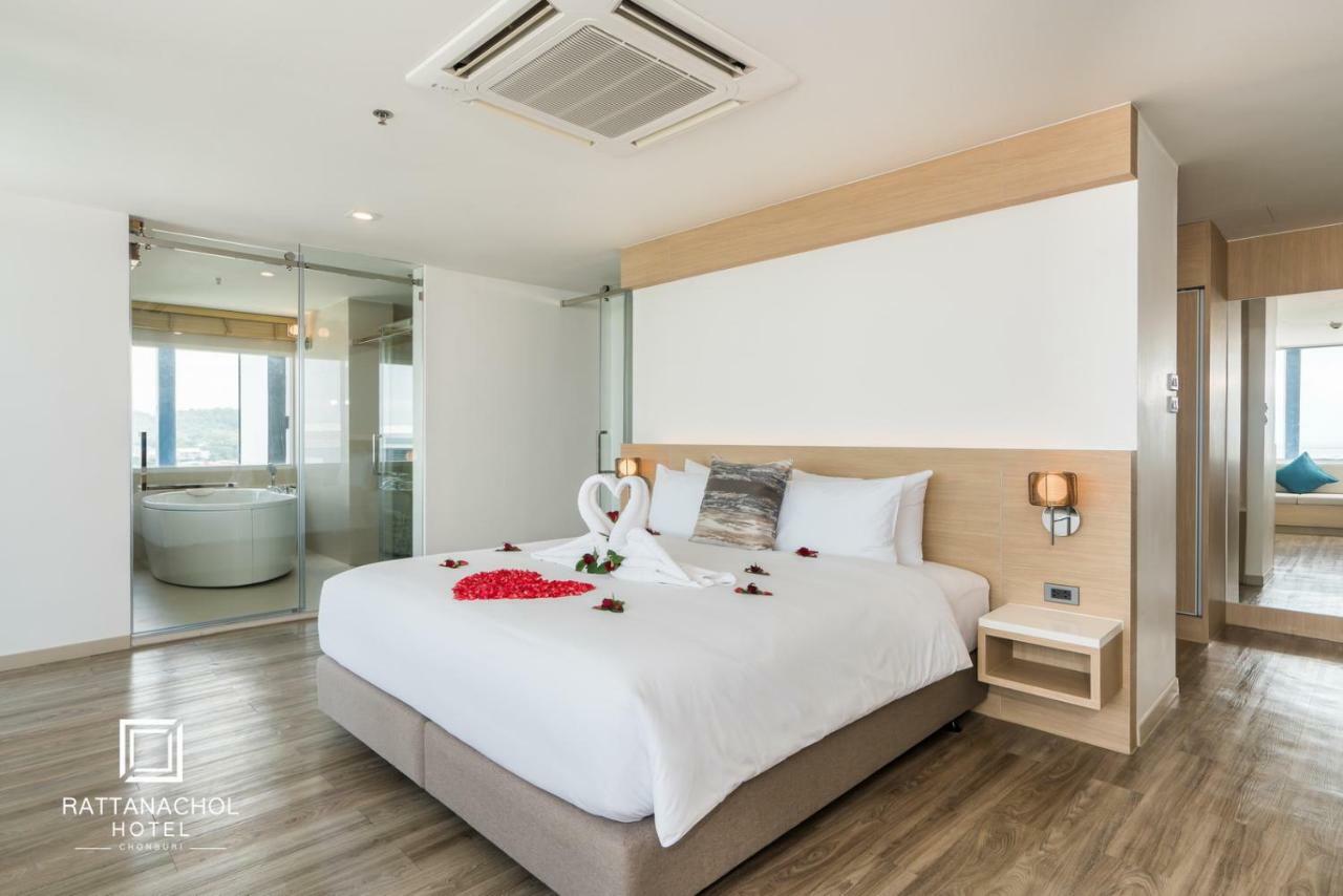 Rattanachol Hotel Csonburi Kültér fotó