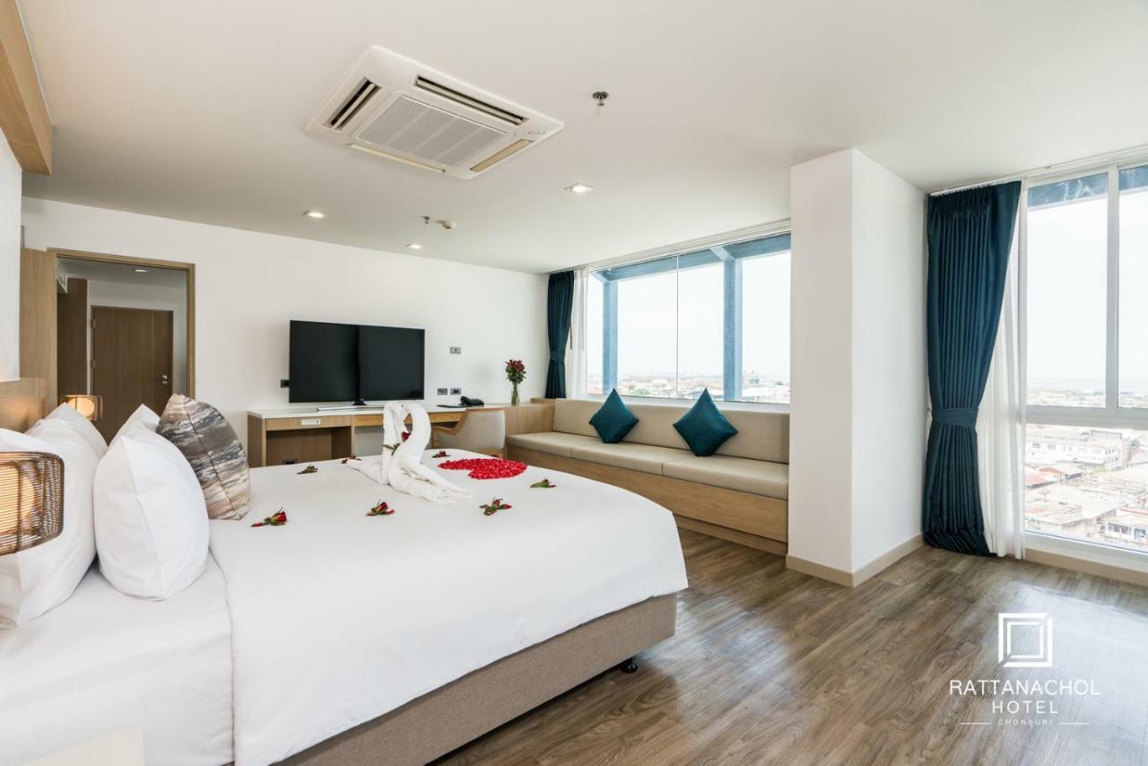 Rattanachol Hotel Csonburi Kültér fotó