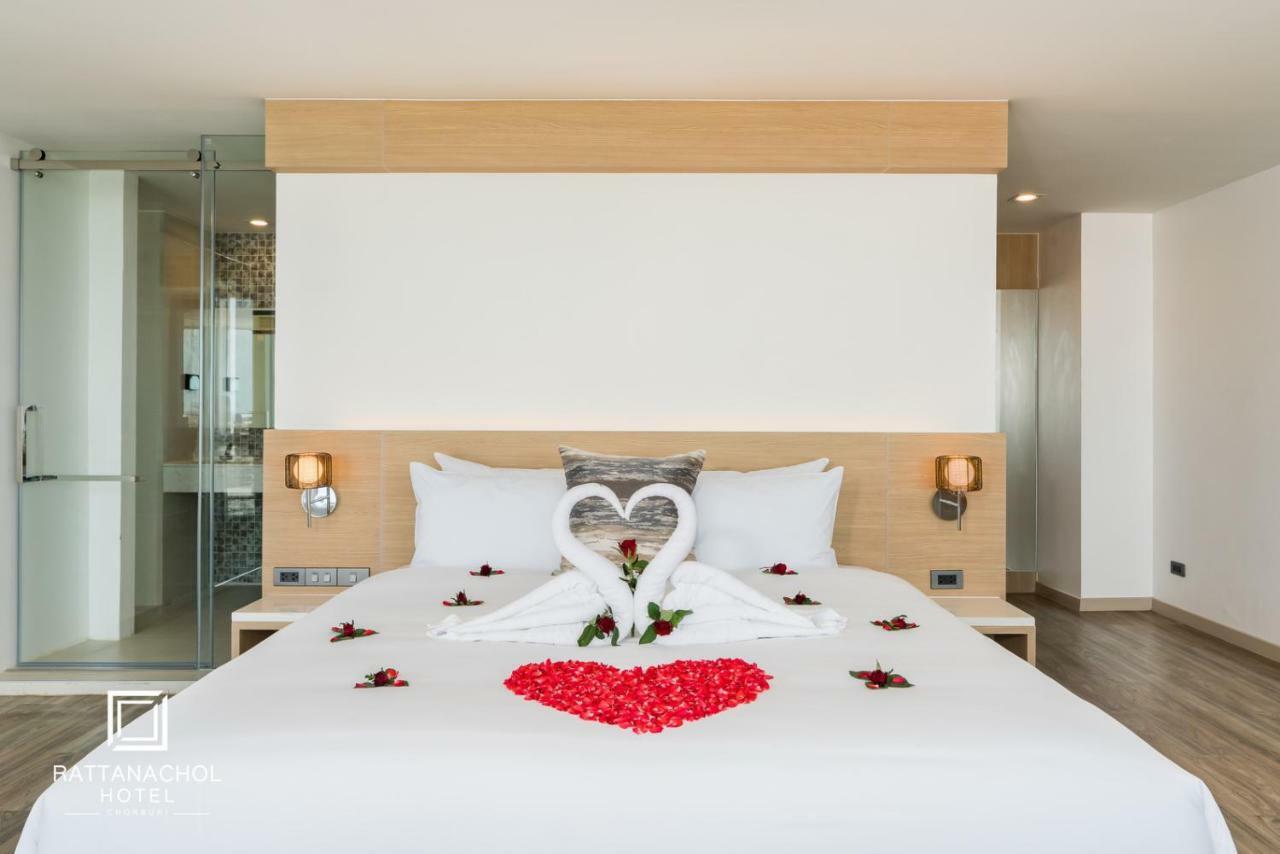 Rattanachol Hotel Csonburi Kültér fotó