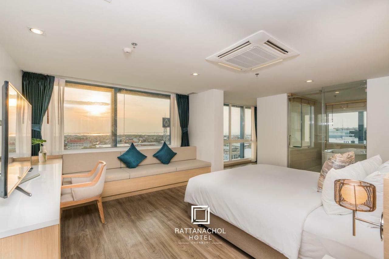 Rattanachol Hotel Csonburi Kültér fotó