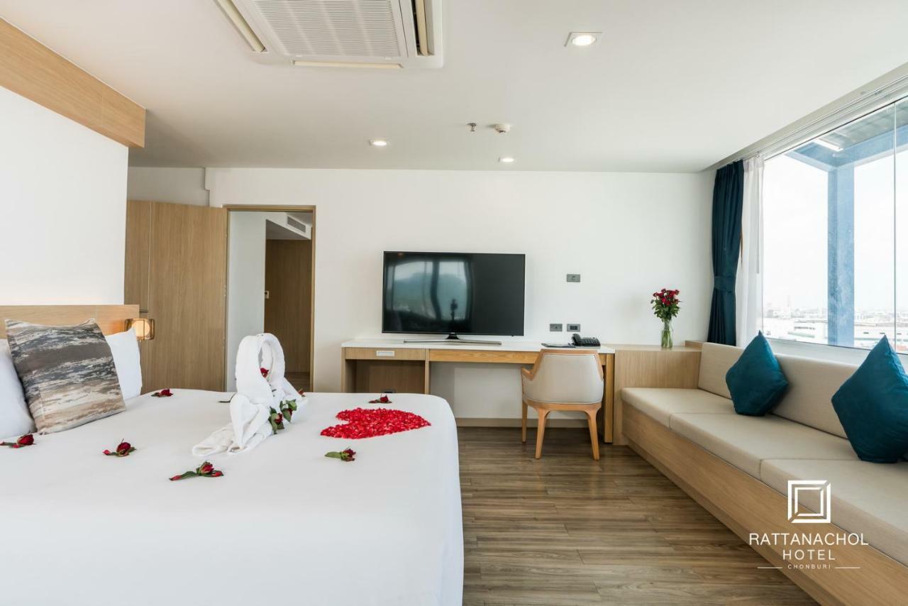 Rattanachol Hotel Csonburi Kültér fotó