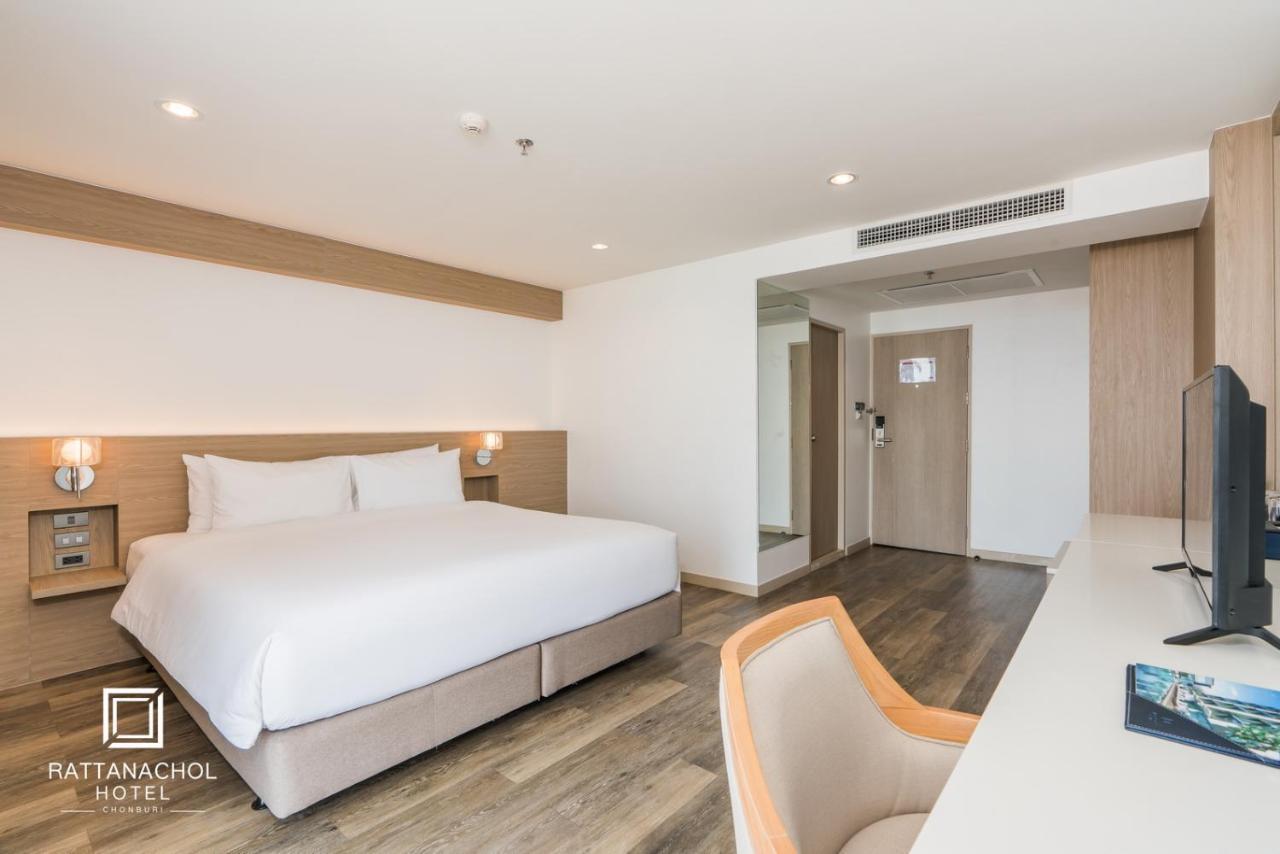 Rattanachol Hotel Csonburi Kültér fotó