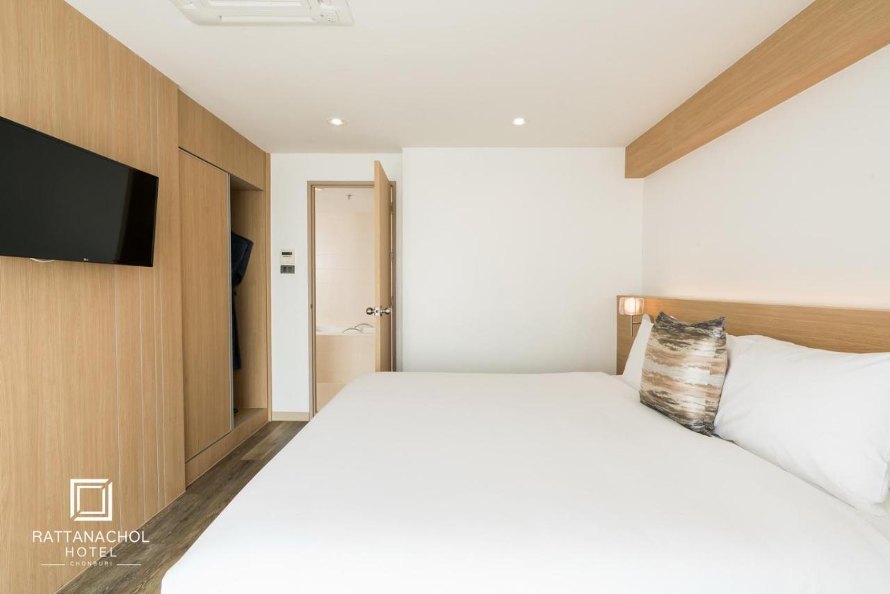 Rattanachol Hotel Csonburi Kültér fotó