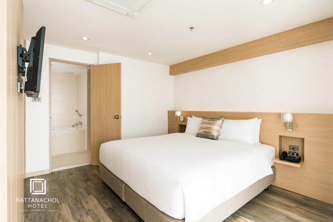 Rattanachol Hotel Csonburi Kültér fotó