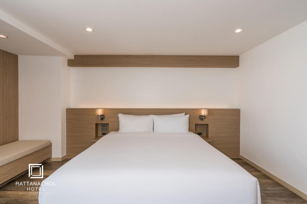 Rattanachol Hotel Csonburi Kültér fotó