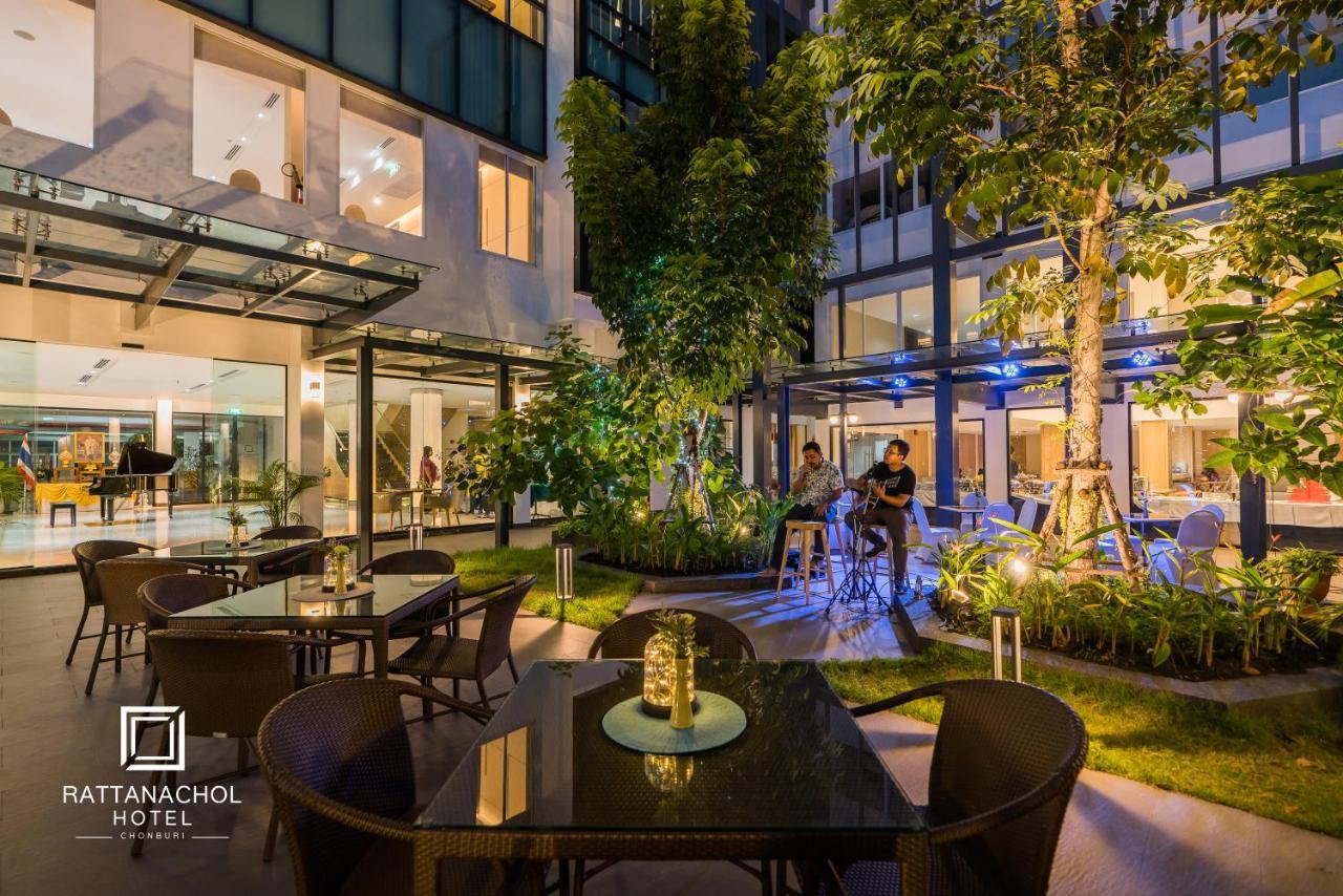 Rattanachol Hotel Csonburi Kültér fotó