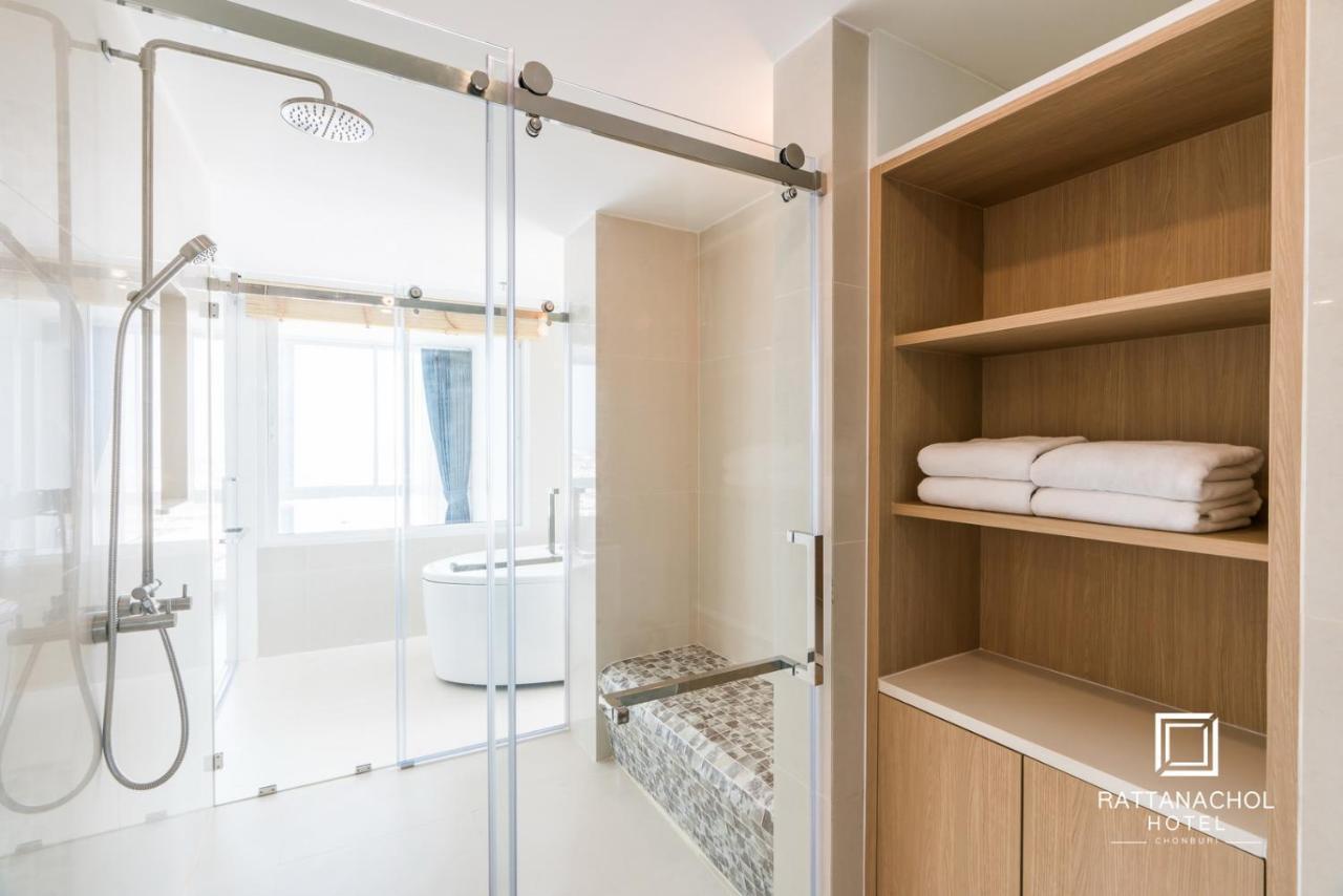 Rattanachol Hotel Csonburi Kültér fotó